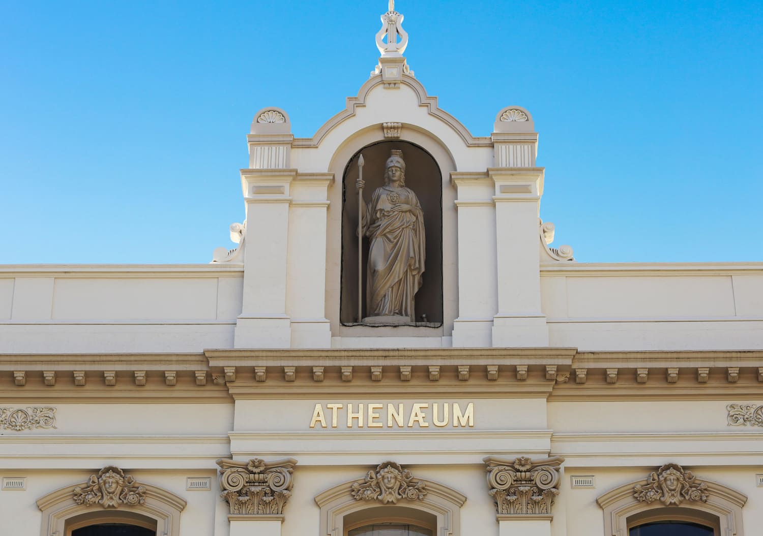 athena-statue
